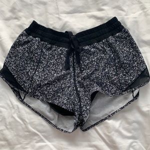 Lululemon hotty hot shorts size 10 2.5 inseam